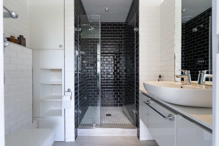 To Let 1 Bedroom Property for Rent in Sea Point Western Cape